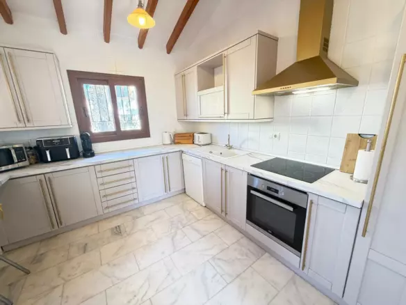 4-bedroom Villa In Algorfa, Spain (132 M²)