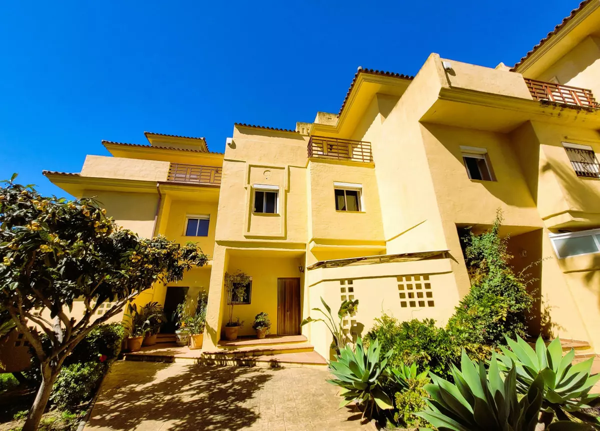4-bedroom Town House In Estepona, Spain (235 M²)
