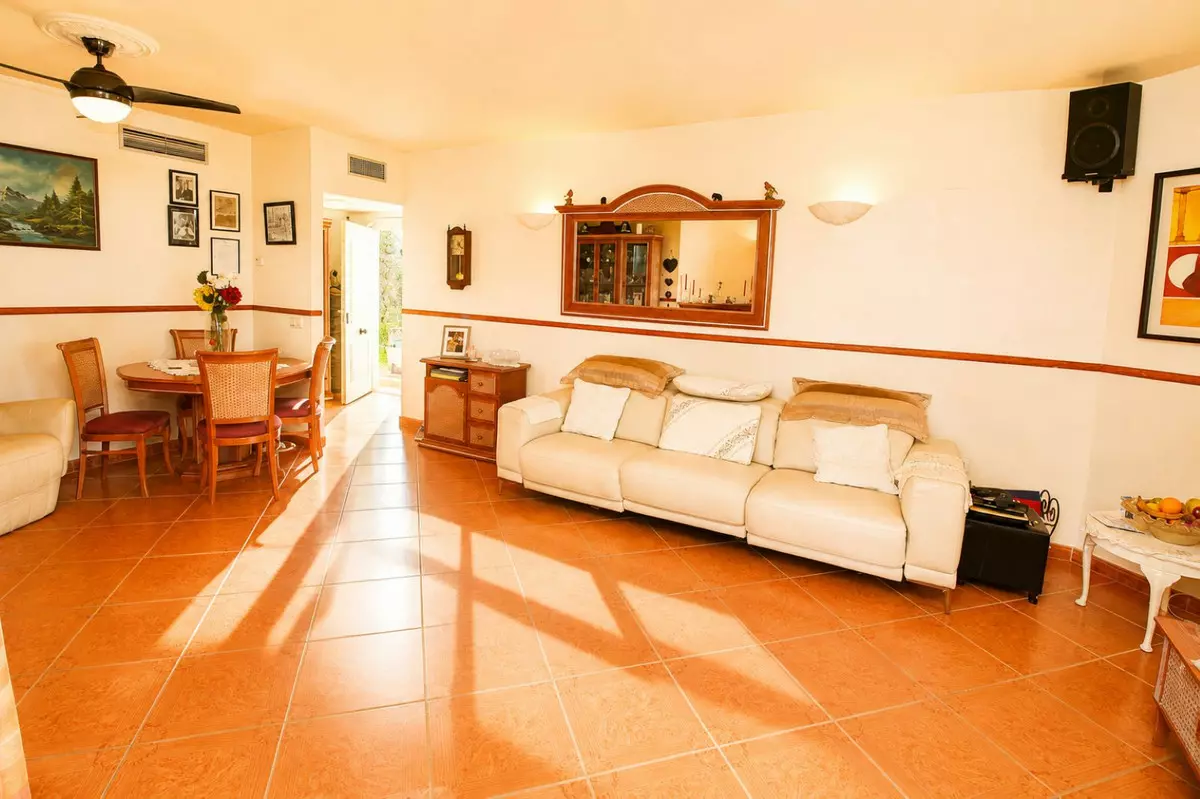 2-bedroom Apartment In Marbella, Spain (110 M²)