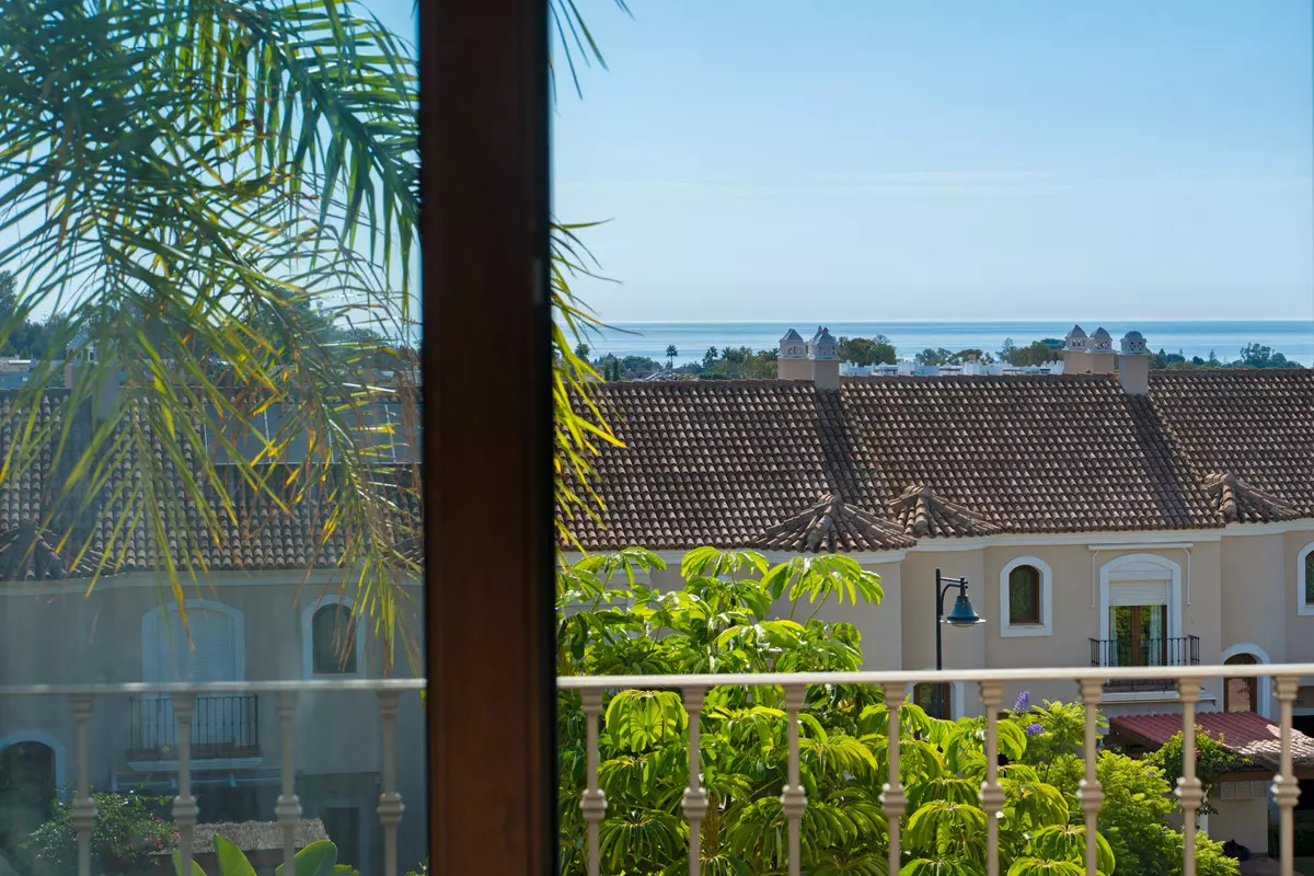 3-bedroom Town House In Estepona, Spain (184 M²)