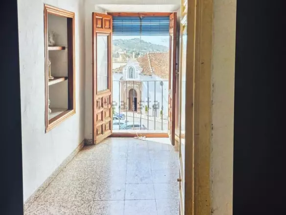 7-bedroom Villa In Cómpeta, Spain (157 M²)