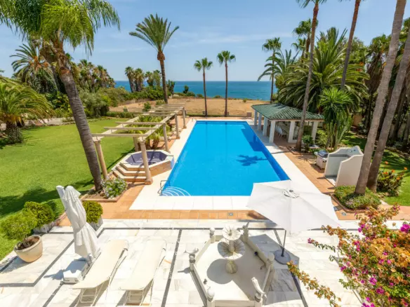 6-bedroom Villa In Estepona, Spain (952 M²)