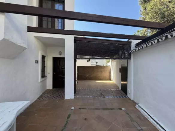 7-bedroom Town House In Marbella, Spain (255 M²)