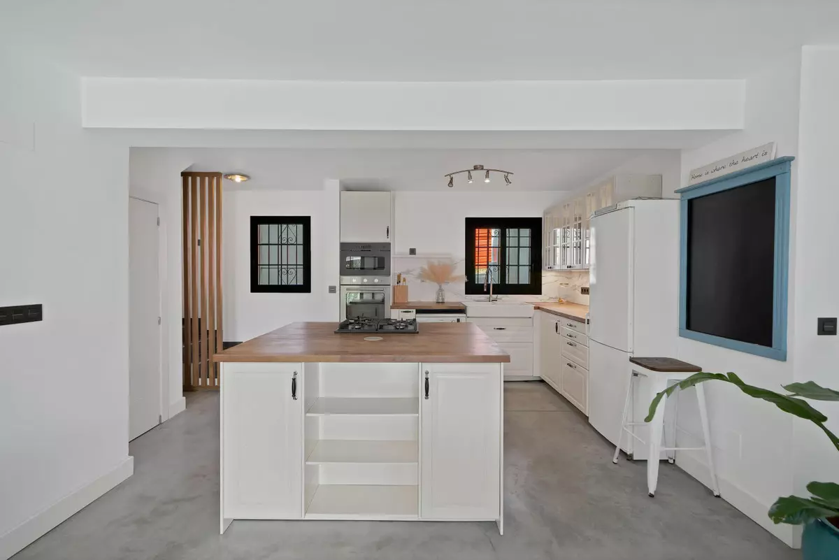 3-bedroom Town House In Estepona, Spain (171 M²)