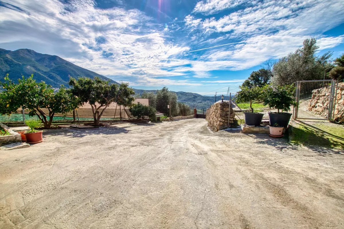 4-bedroom Country House In Alcaucín, Spain (147 M²)