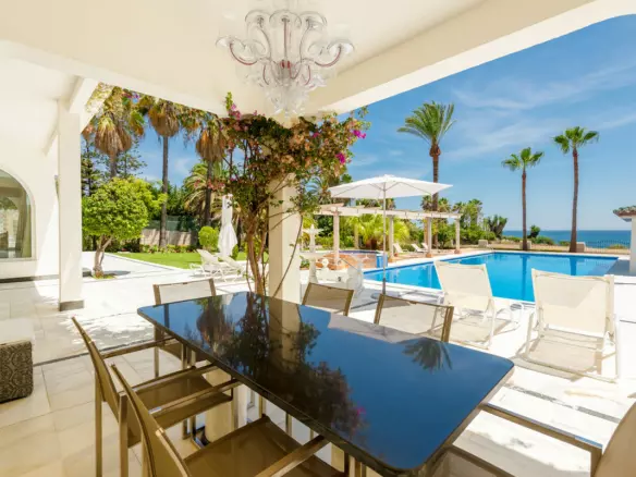 6-bedroom Villa In Estepona, Spain (952 M²)