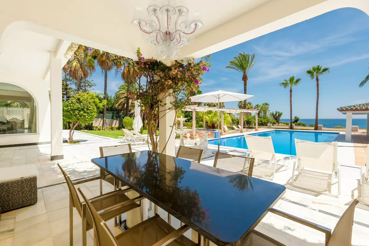 6-bedroom Villa In Estepona, Spain (952 M²)