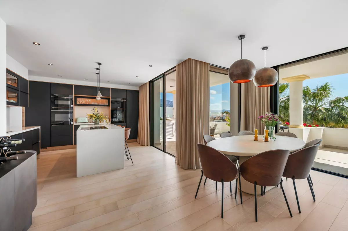 3-bedroom Apartment In Marbella, Spain (193 M²)