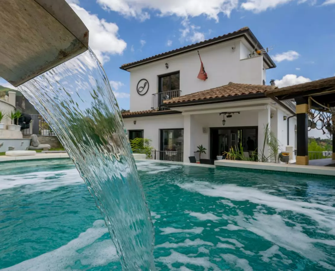 3-bedroom Villa In Casarabonela, Spain (232 M²)