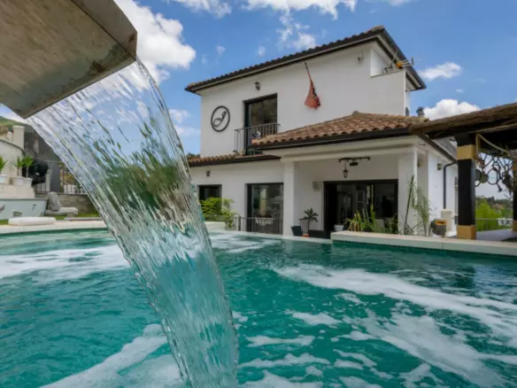 3-bedroom Villa In Casarabonela, Spain (232 M²)