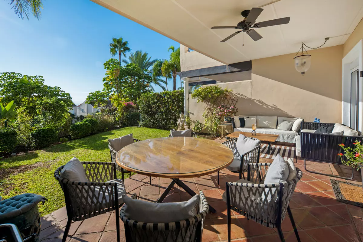 3-bedroom Town House In Estepona, Spain (184 M²)
