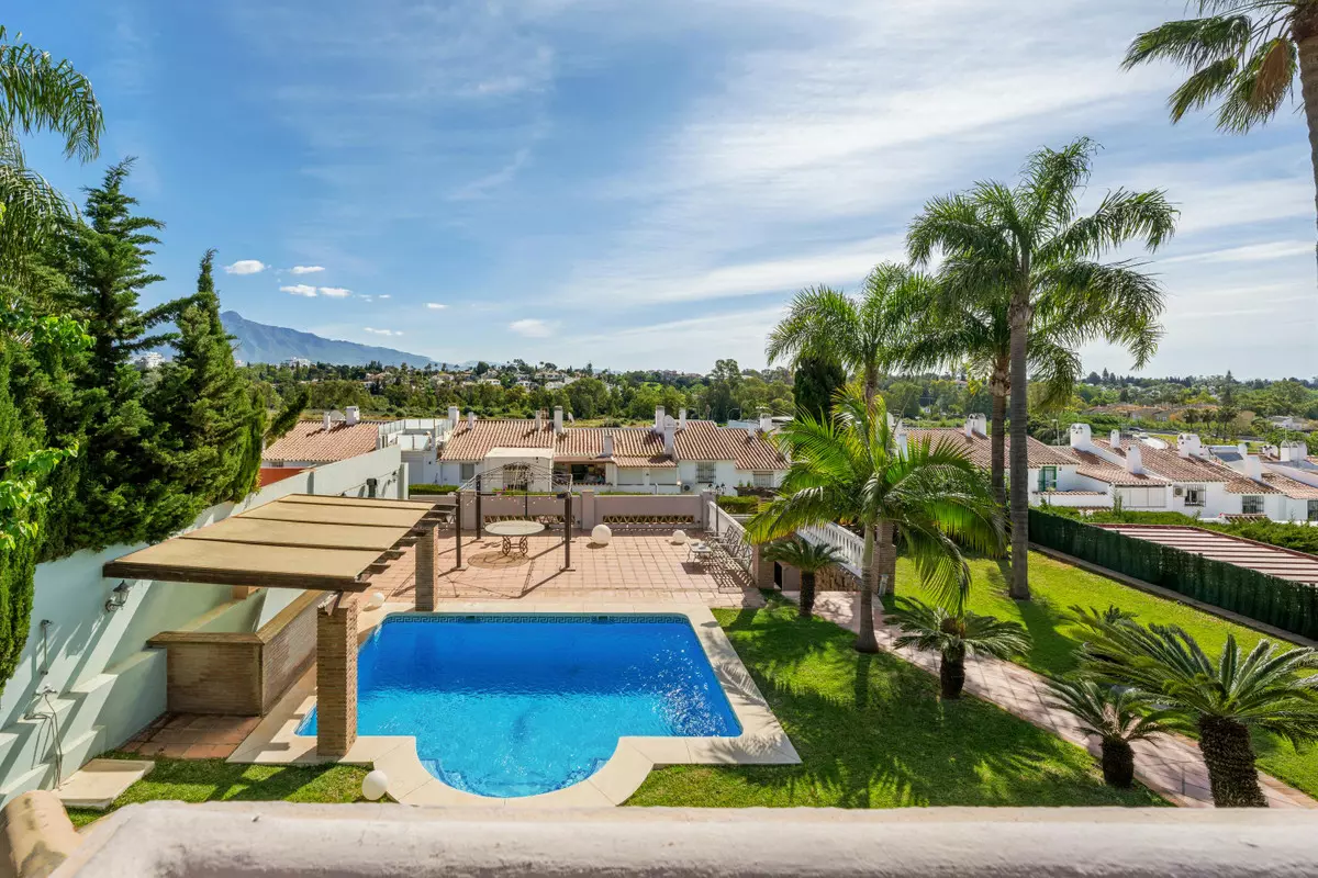 3-bedroom Villa In Estepona, Spain (210 M²)