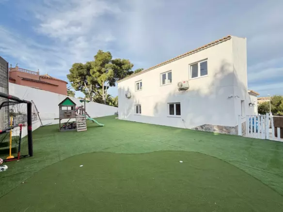 6-bedroom Villa In Orihuela, Spain (240 M²)