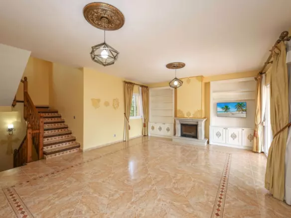 4-bedroom Villa In Coín, Spain (223 M²)