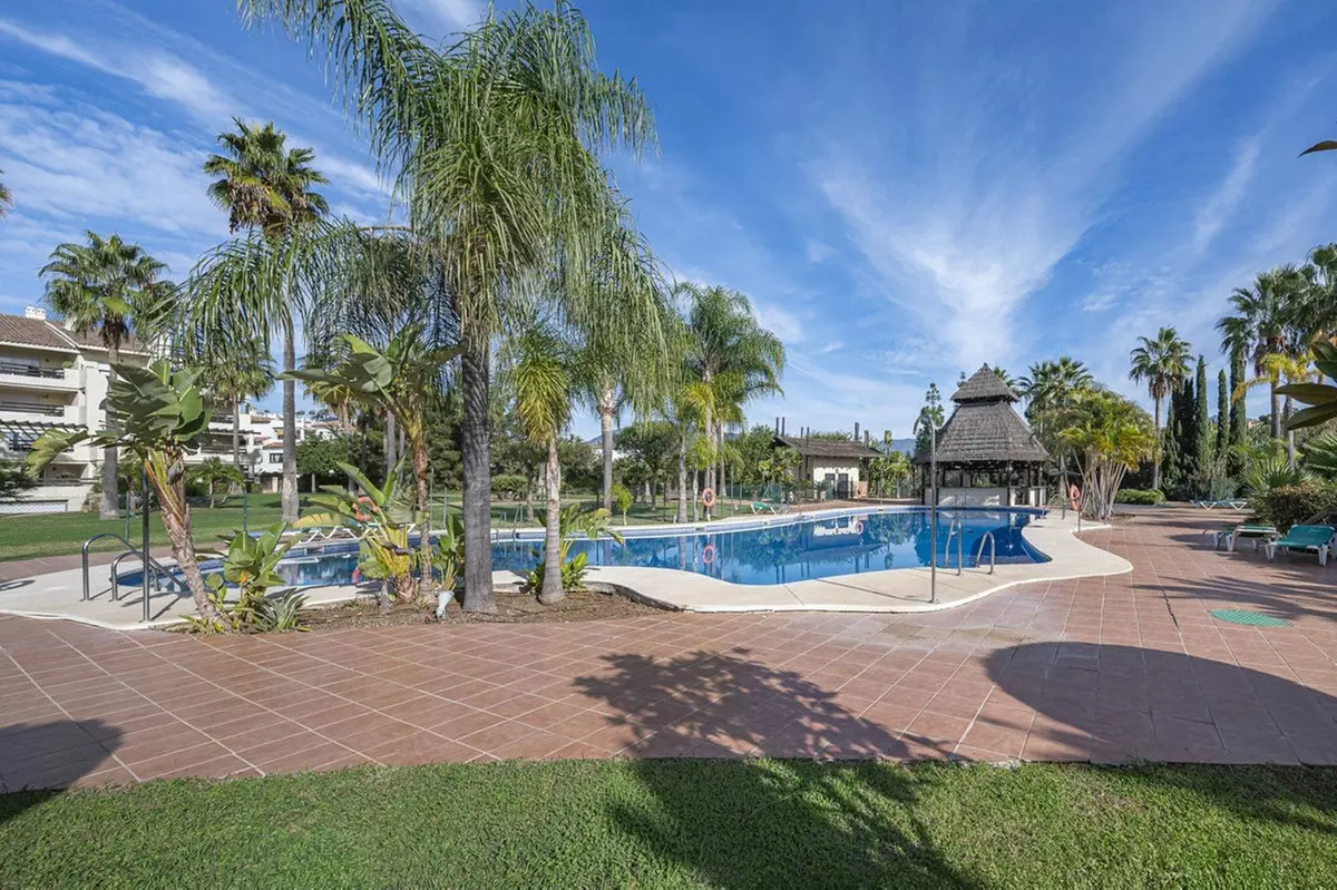 1-bedroom Apartment In Estepona, Spain (69 M²)
