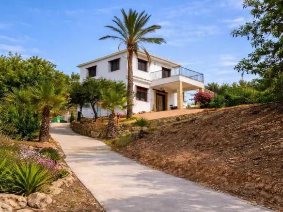 5-bedroom Country House In Cártama, Spain (253 M²)