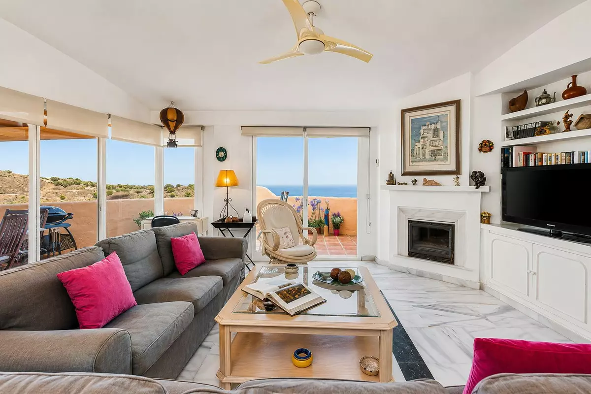 3-bedroom Apartment In Mijas, Spain (132 M²)