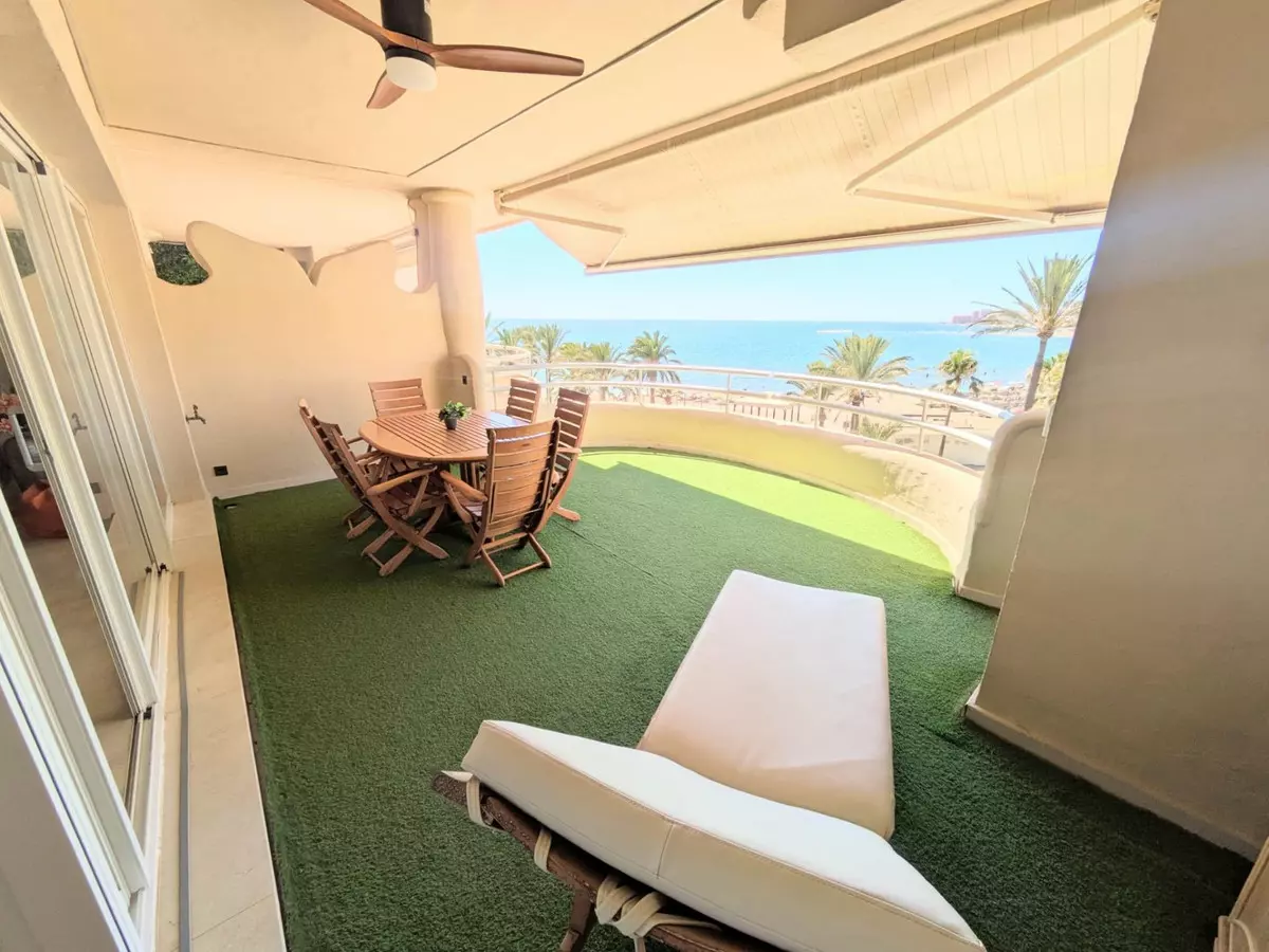 3-bedroom Apartment In Benalmádena, Spain (202 M²)