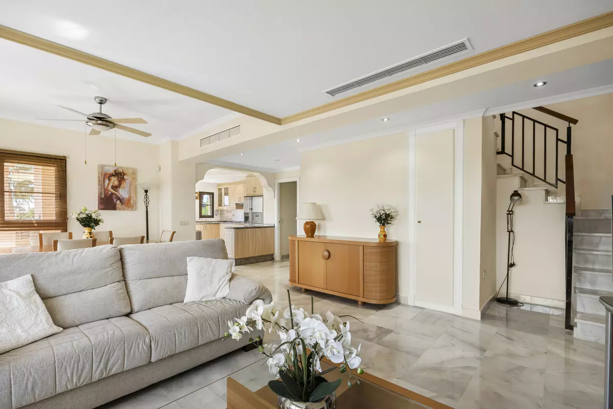 5-bedroom Apartment In Estepona, Spain (205 M²)