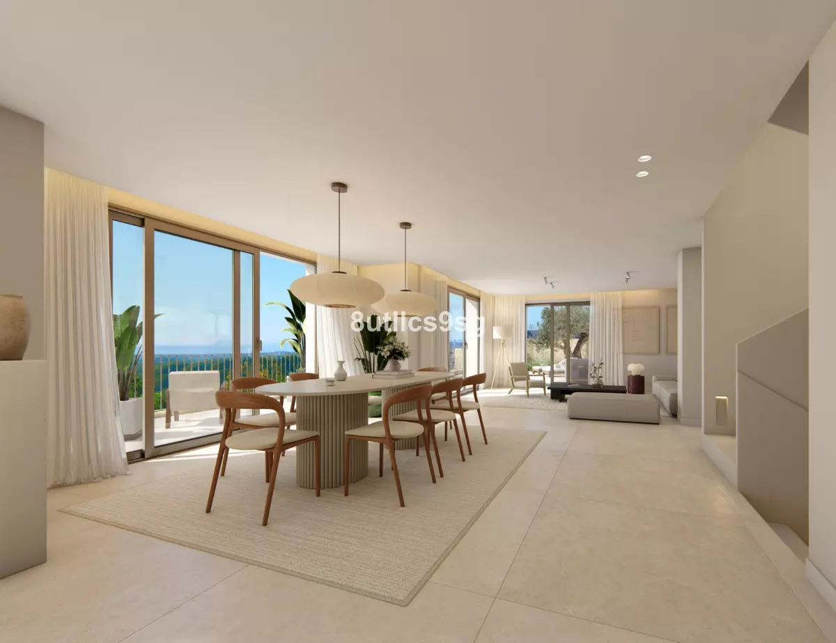 4-bedroom Villa In Istan, Spain (305 M²)