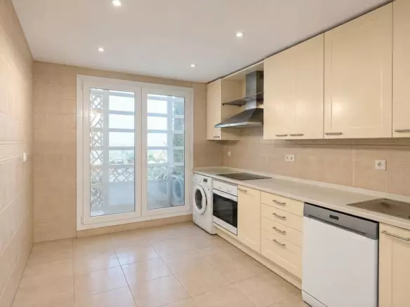 2-bedroom Apartment In Marbella, Spain (121 M²)