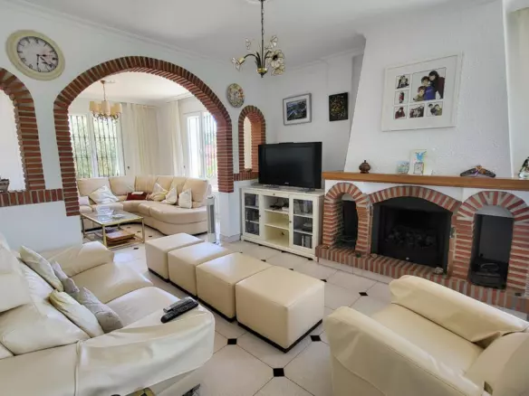 5-bedroom Villa In Marbella, Spain (324 M²)