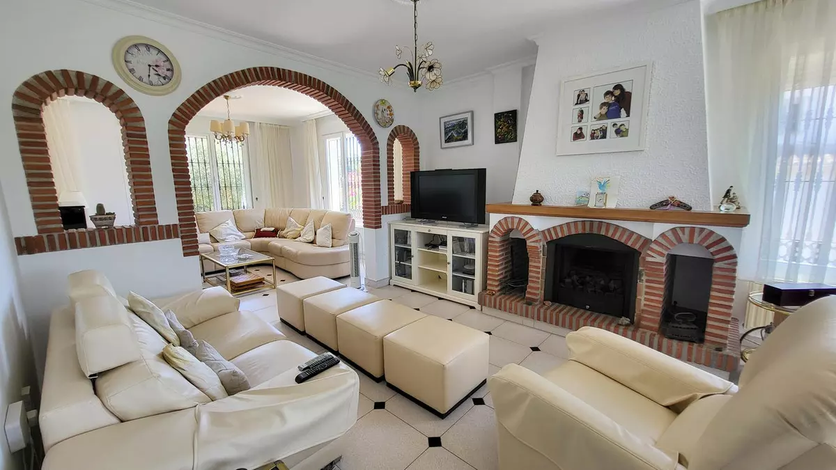 5-bedroom Villa In Marbella, Spain (324 M²)