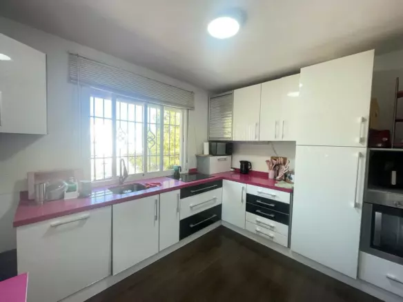 3-bedroom Town House In Estepona, Spain (187 M²)