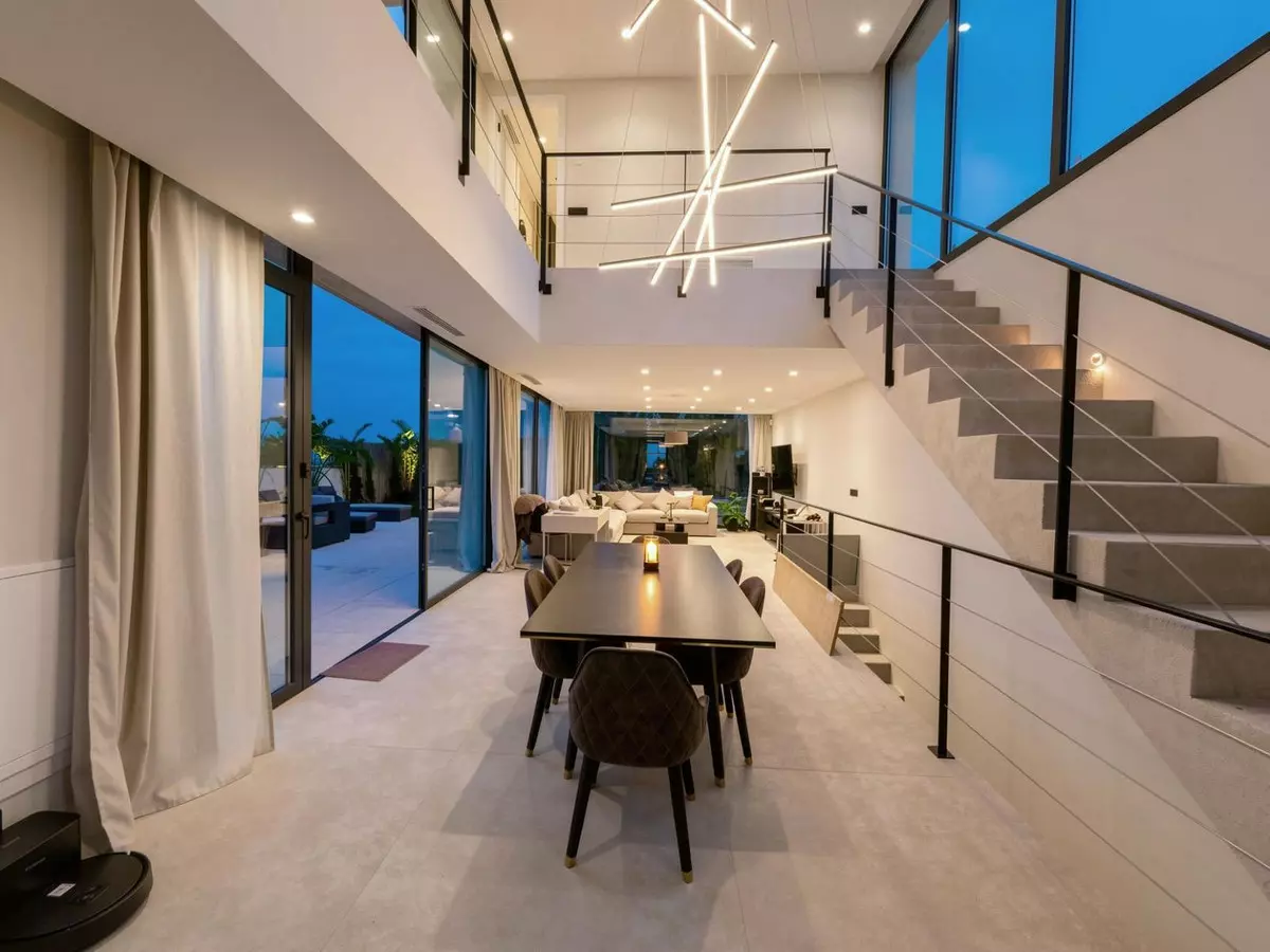 5-bedroom Villa In Marbella, Spain (285 M²)