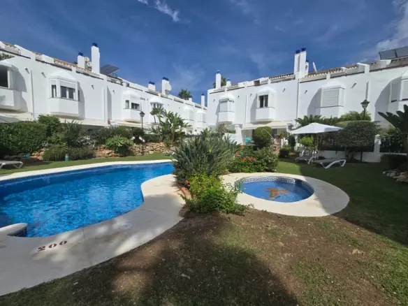 3-bedroom Town House In Marbella, Spain (317 M²)