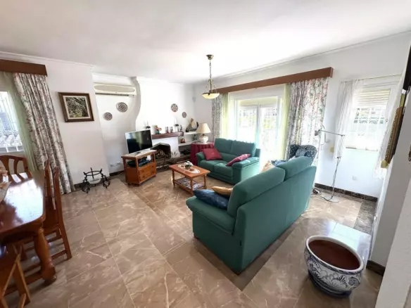 4-bedroom Villa In Alhaurín De La Torre, Spain (173 M²)