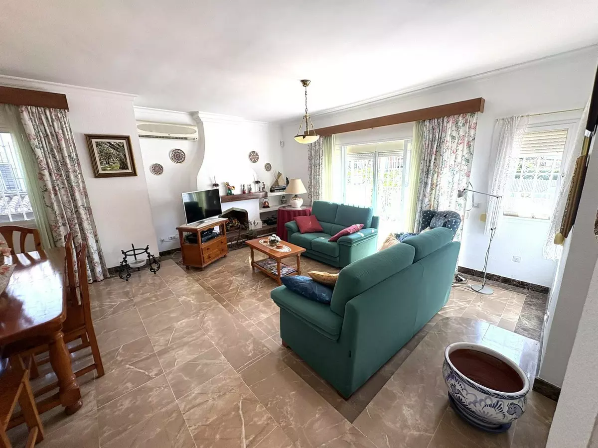 4-bedroom Villa In Alhaurín De La Torre, Spain (173 M²)