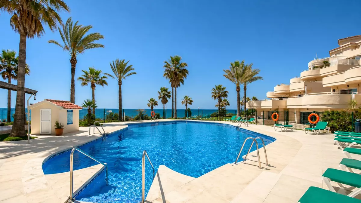 3-bedroom Apartment In Estepona, Spain (148 M²)