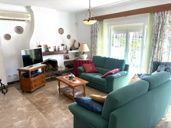 4-bedroom Villa In Alhaurín De La Torre, Spain (173 M²)
