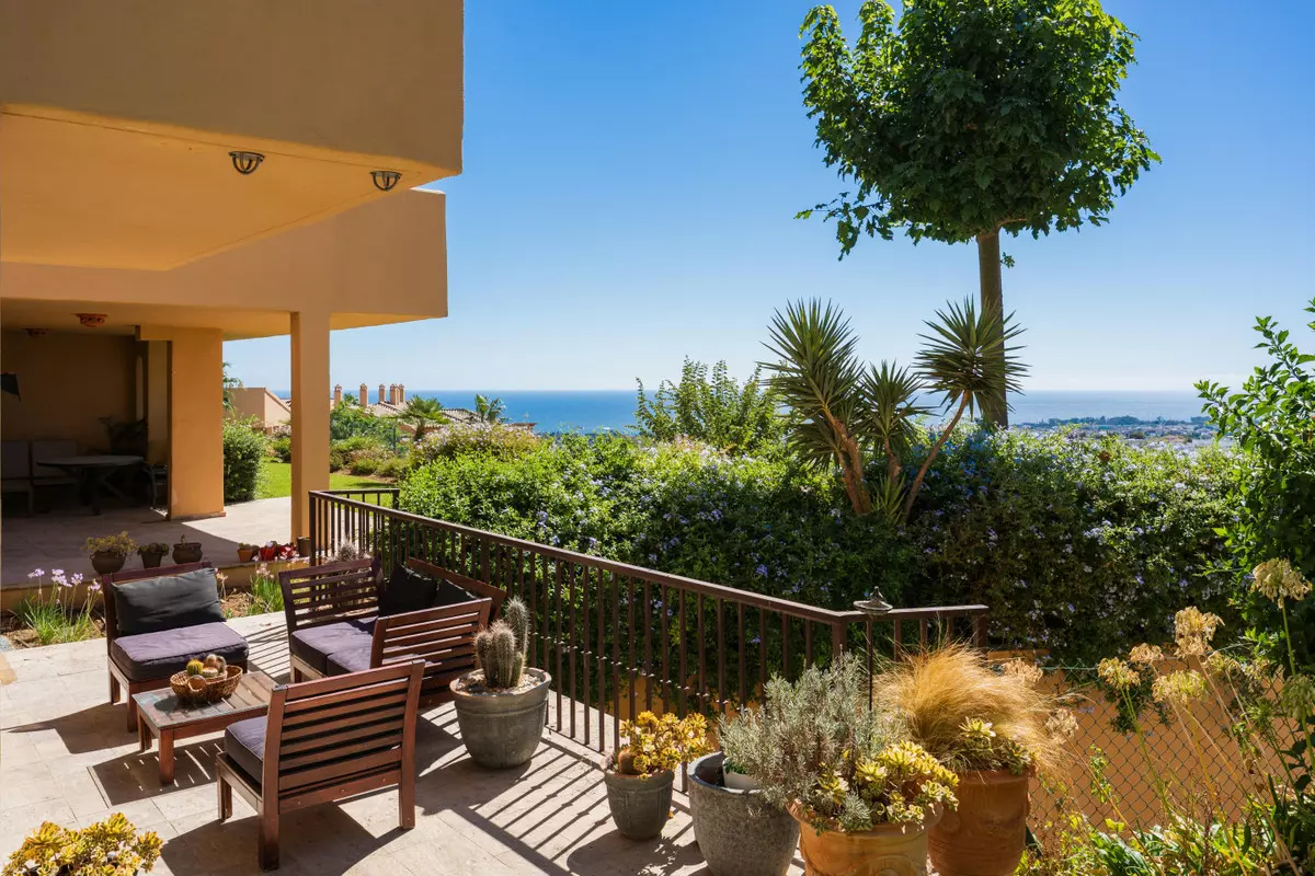 3-bedroom Apartment In Estepona, Spain (128 M²)