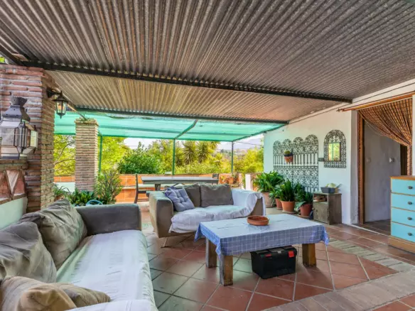 3-bedroom Country House In Coín, Spain (189 M²)