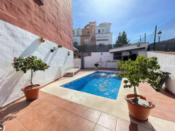 3-bedroom Town House In Estepona, Spain (187 M²)