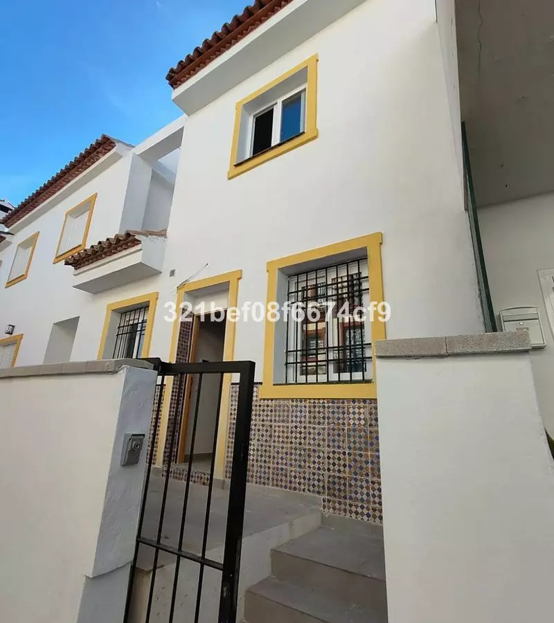 3-bedroom Town House In Estepona, Spain (270 M²)