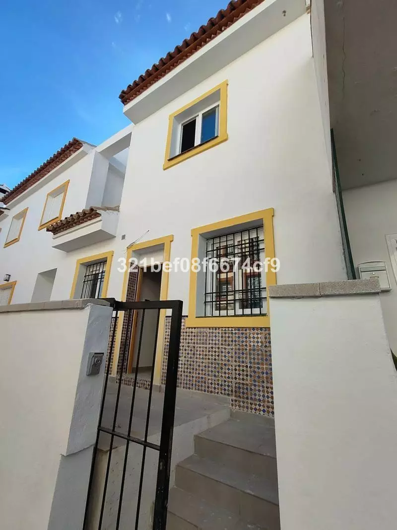 3-bedroom Town House In Estepona, Spain (270 M²)
