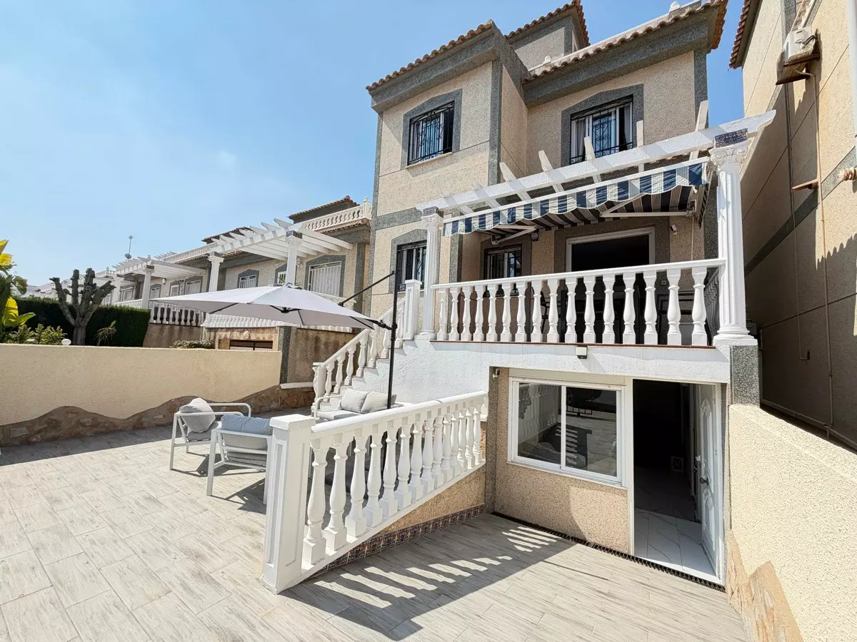 5-bedroom Villa In Orihuela, Spain (150 M²)