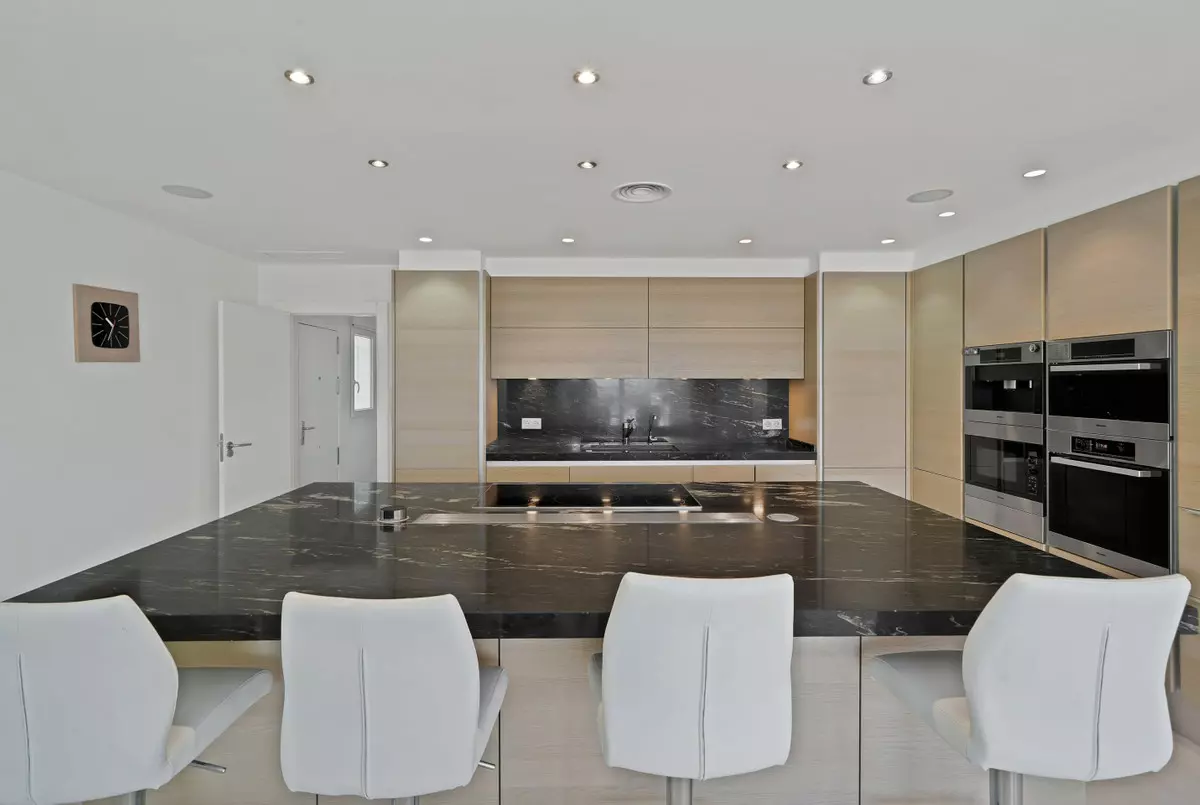 6-bedroom Villa In Marbella, Spain (413 M²)