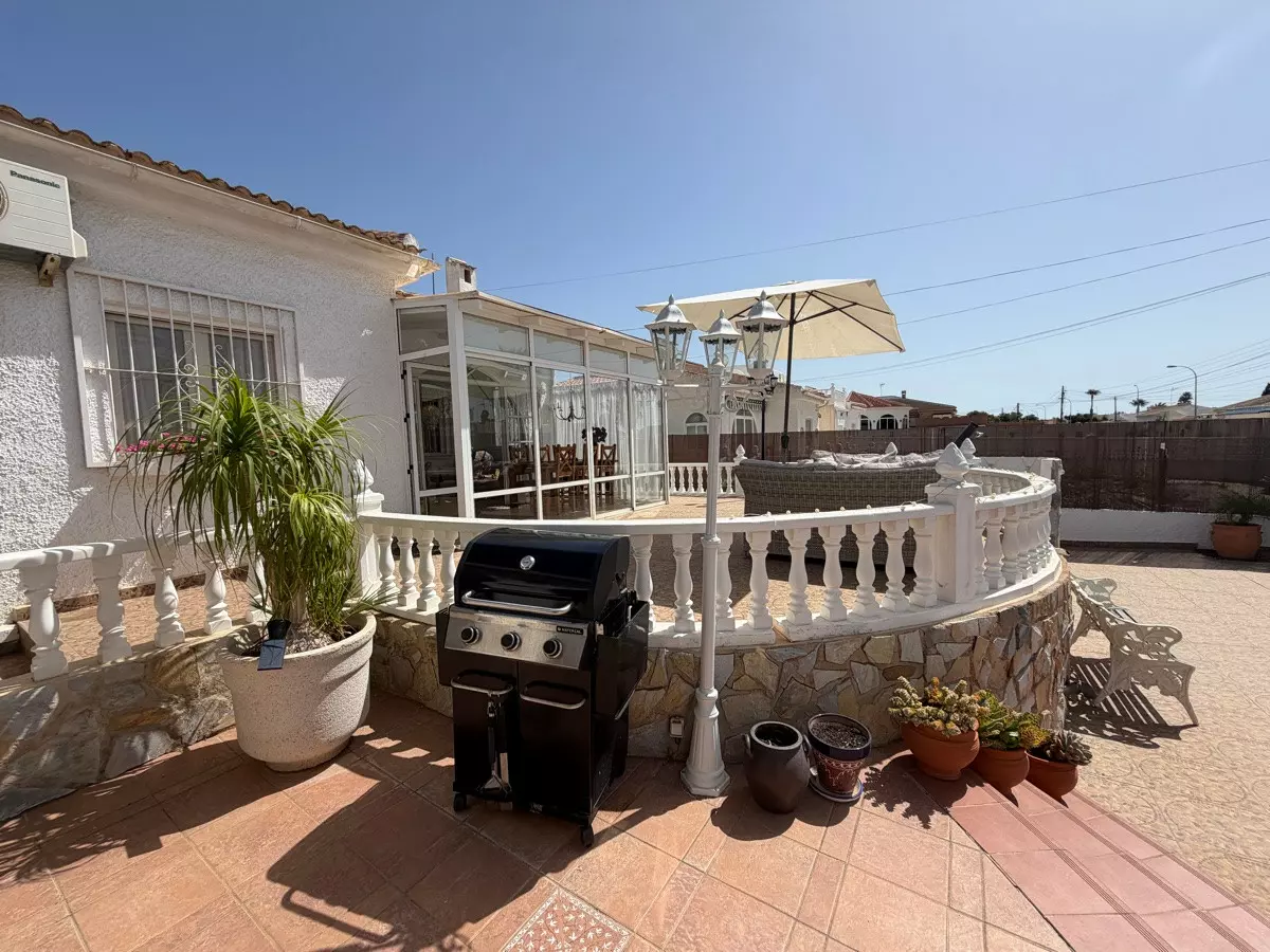 3-bedroom Villa In Torrevieja, Spain (142 M²)
