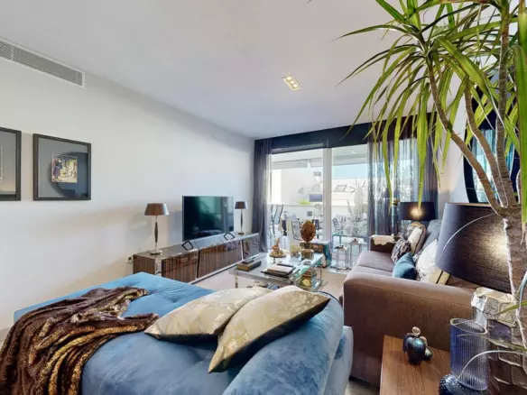 2-bedroom Apartment In Fuengirola, Spain (177 M²)