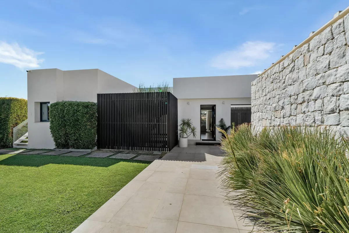 5-bedroom Villa In Marbella, Spain (342 M²)