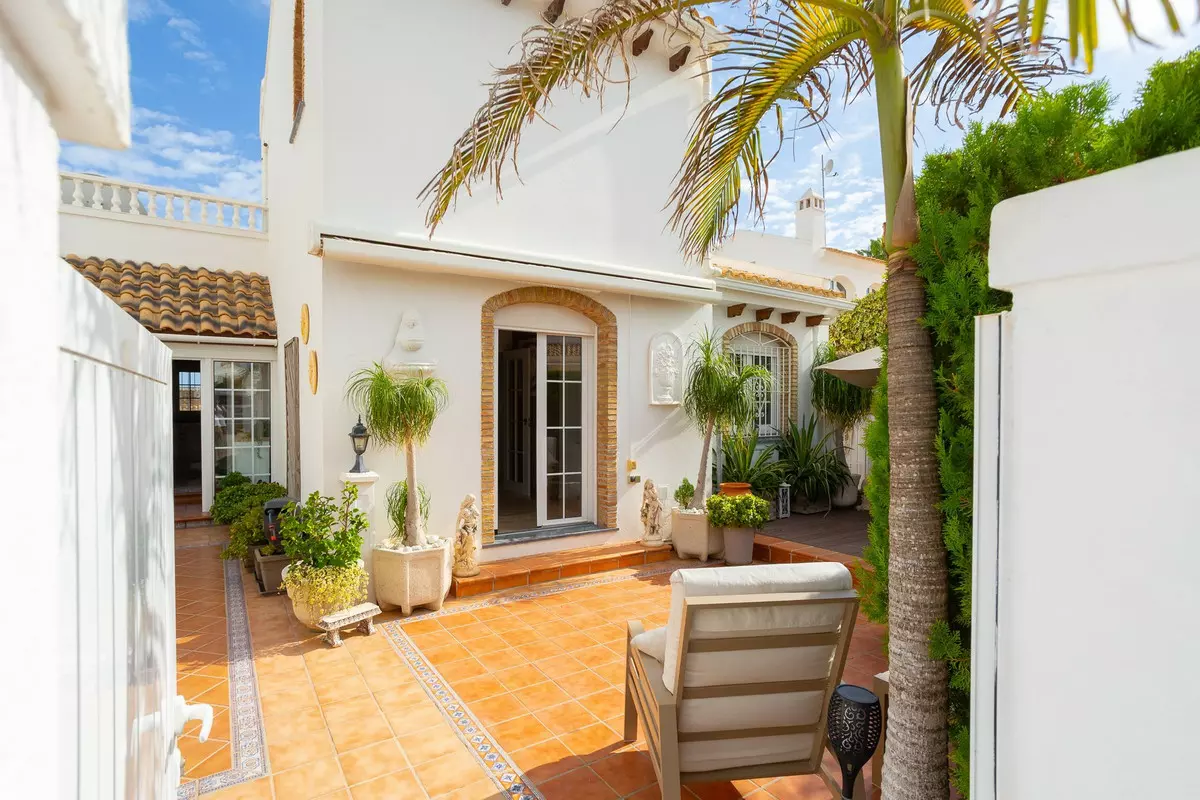 3-bedroom Villa In Orihuela, Spain (120 M²)