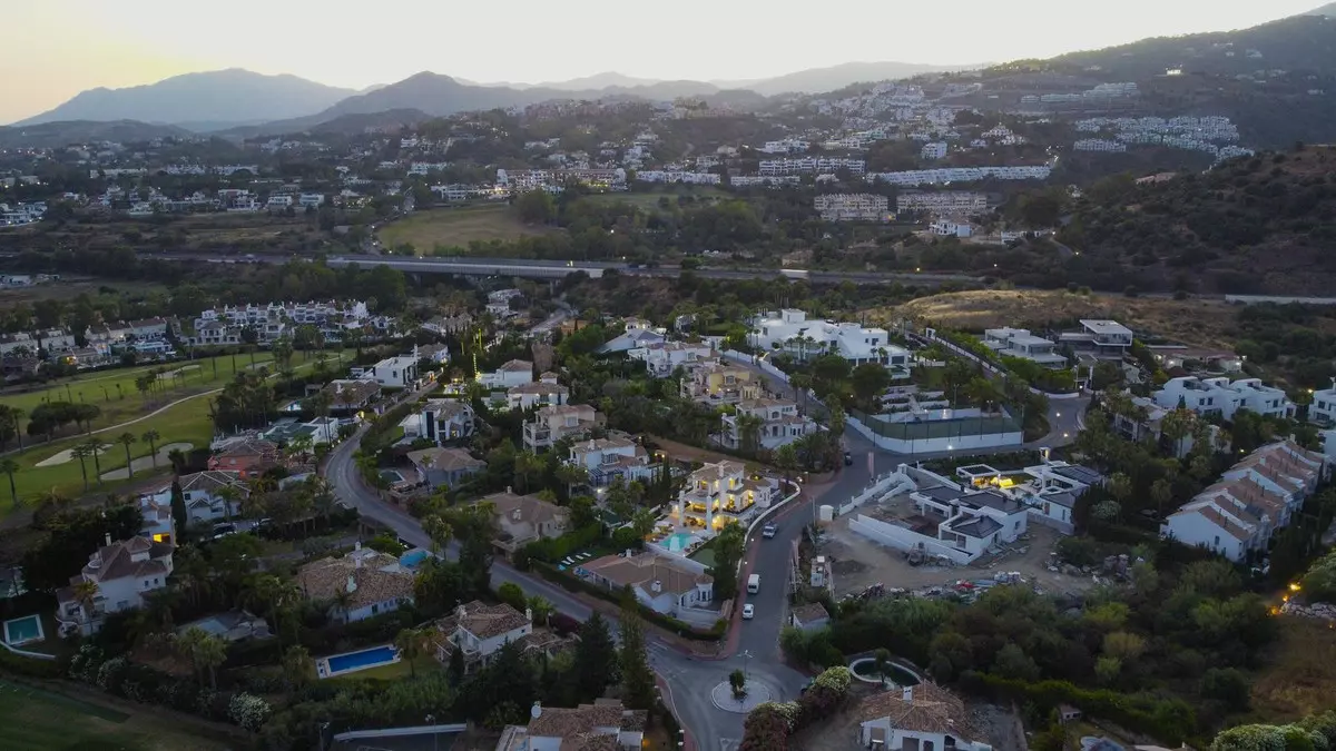 6-bedroom Villa In Marbella, Spain (404 M²)