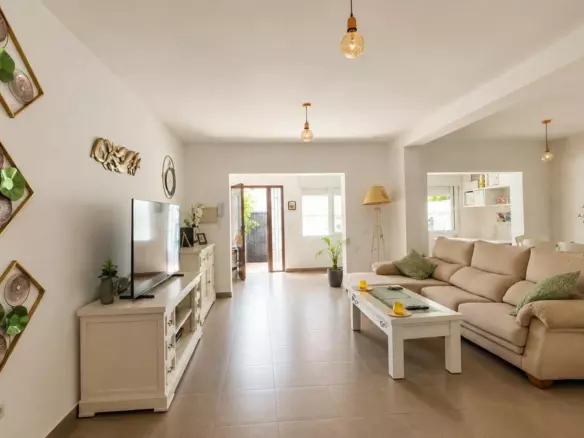 3-bedroom Villa In Benalmádena, Spain (124 M²)