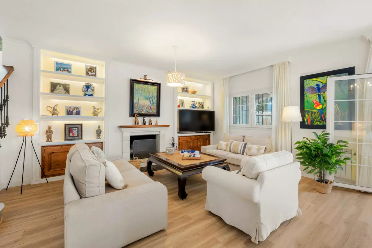 3-bedroom Villa In Estepona, Spain (210 M²)