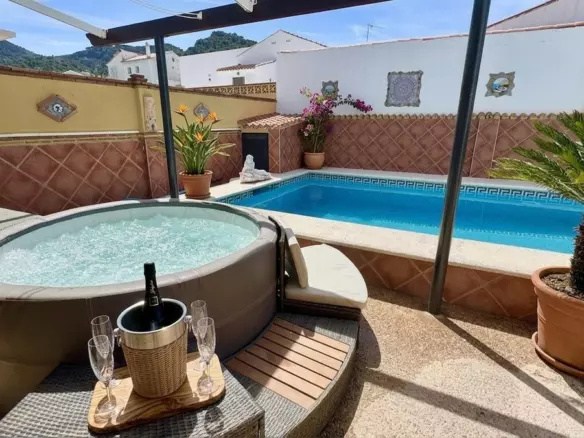 5-bedroom Villa In Alhaurín De La Torre, Spain (250 M²)