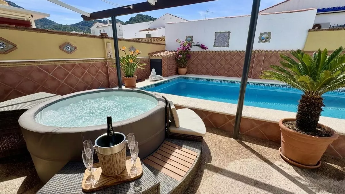 5-bedroom Villa In Alhaurín De La Torre, Spain (250 M²)